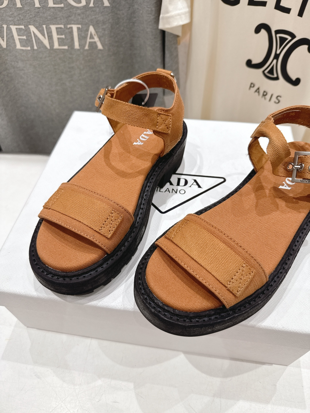 高版本出厂 Prada/普拉达F029 2026ss夏季新款复古风沙滩厚底凉鞋这个鞋型真的属于经典不会过