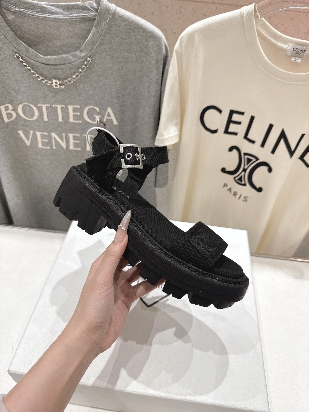 高版本出厂 Prada/普拉达F029 2026ss夏季新款复古风沙滩厚底凉鞋这个鞋型真的属于经典不会过