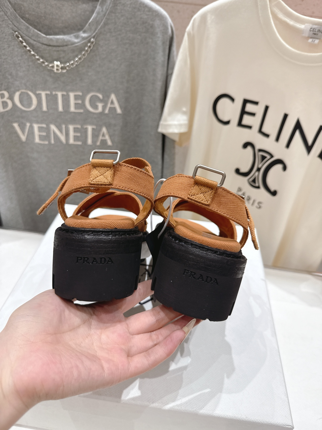 高版本出厂 Prada/普拉达F029 2026ss夏季新款复古风沙滩厚底凉鞋这个鞋型真的属于经典不会过