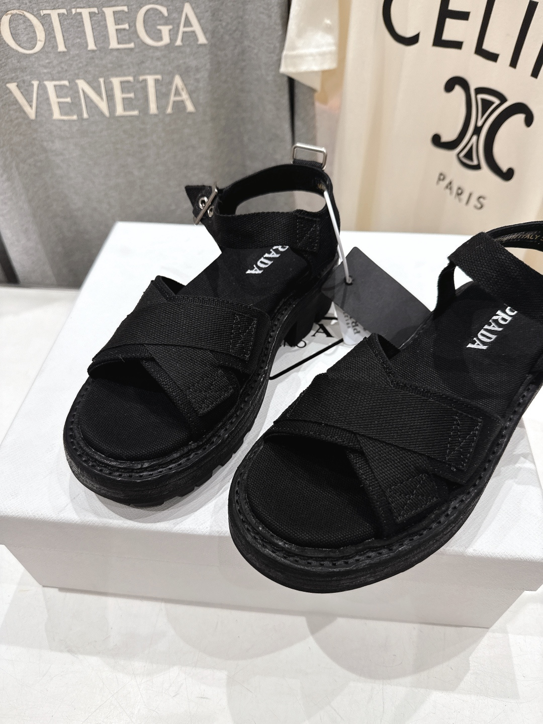 高版本出厂 Prada/普拉达F029 2026ss夏季新款复古风沙滩厚底凉鞋这个鞋型真的属于经典不会过