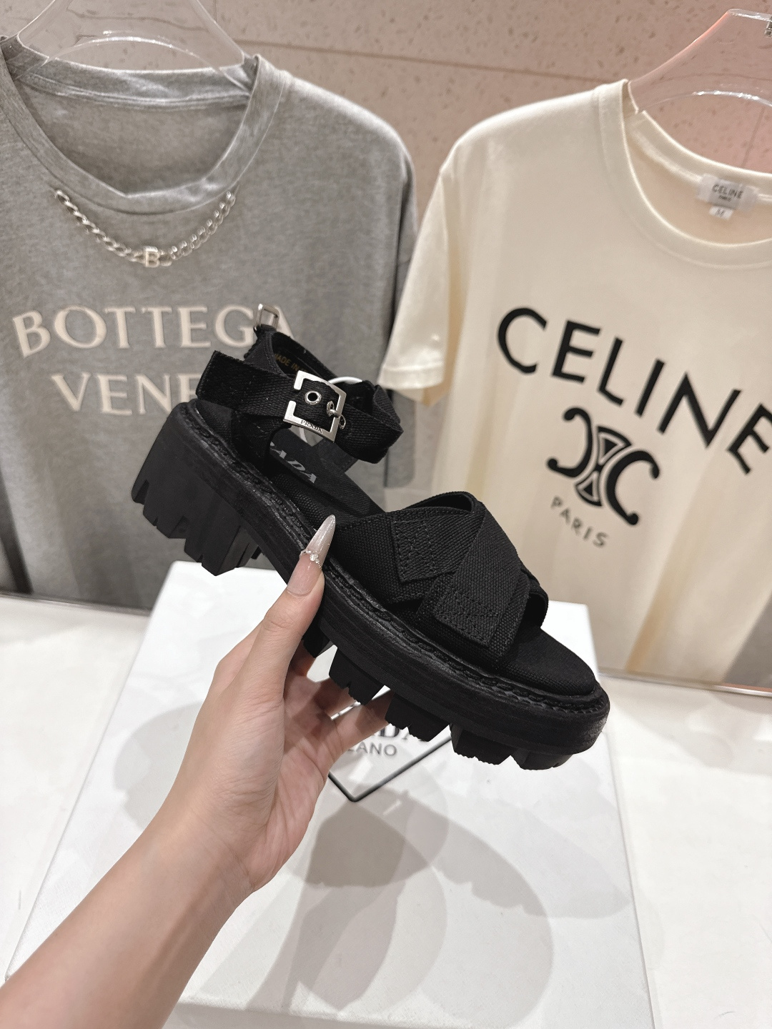 高版本出厂 Prada/普拉达F029 2026ss夏季新款复古风沙滩厚底凉鞋这个鞋型真的属于经典不会过