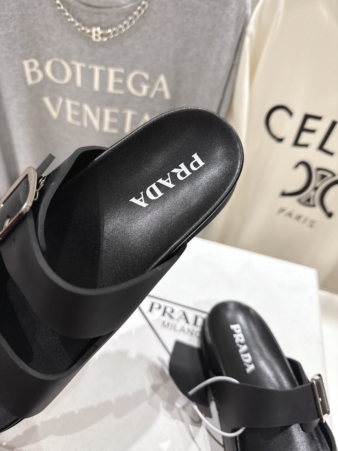 高版本出厂 Prada/普拉达F029 2026ss夏季新款沙滩平底拖鞋这个鞋型真的属于经典不会过时的设