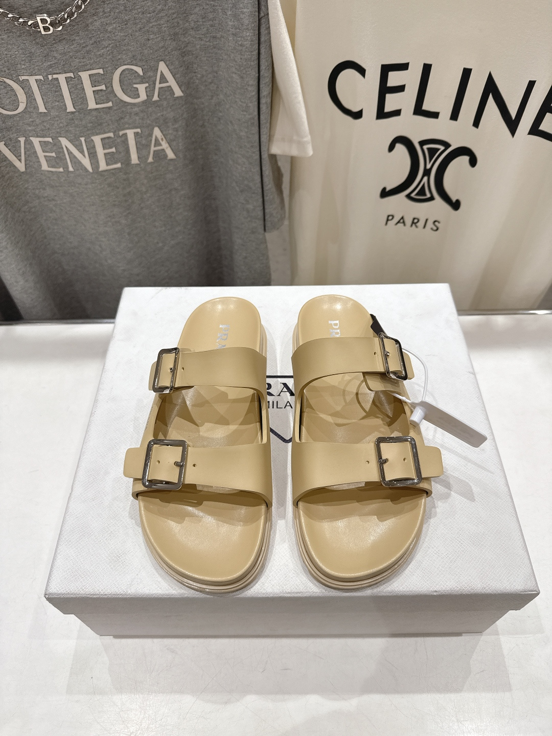 高版本出厂 Prada/普拉达F029 2026ss夏季新款沙滩平底拖鞋这个鞋型真的属于经典不会过时的设