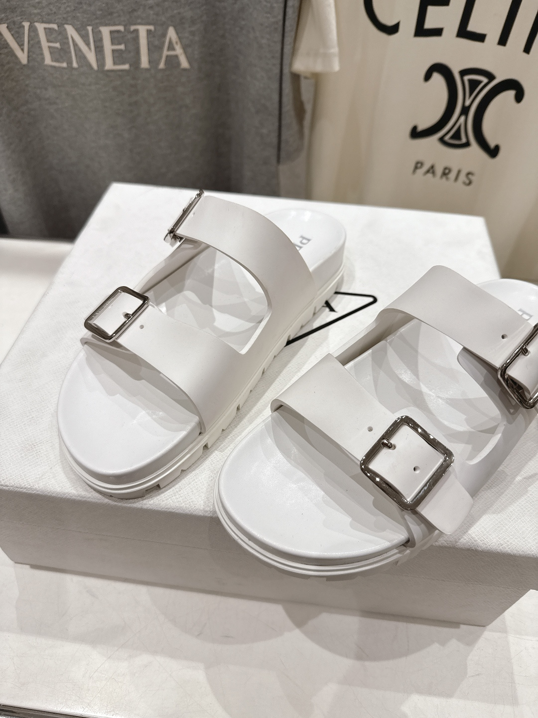 高版本出厂 Prada/普拉达F029 2026ss夏季新款沙滩平底拖鞋这个鞋型真的属于经典不会过时的设