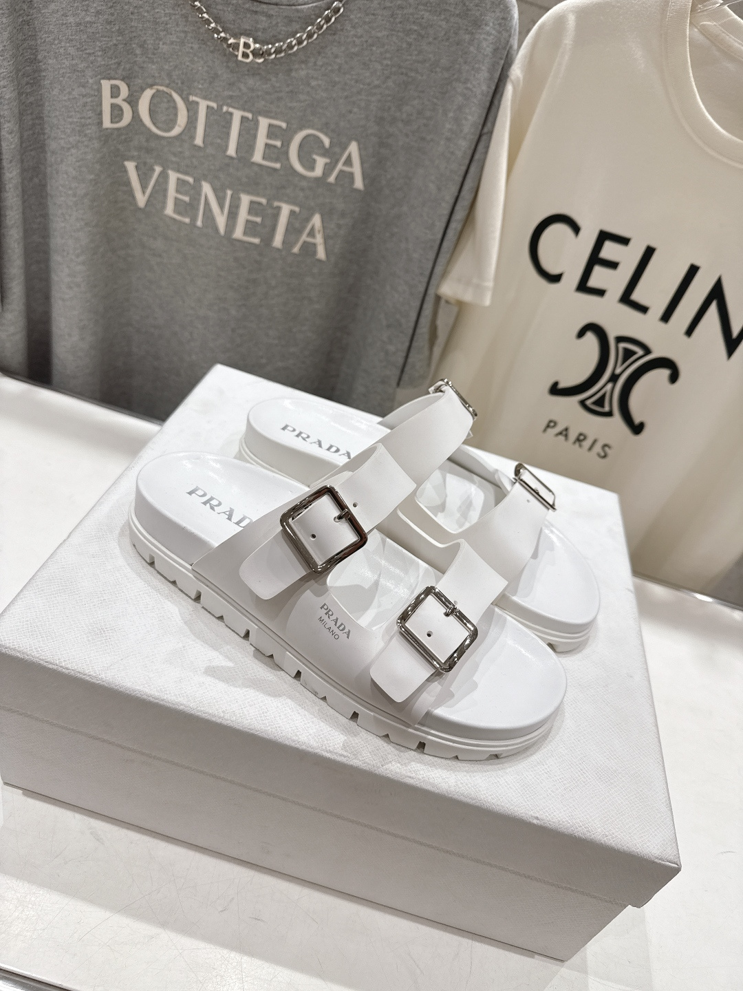 高版本出厂 Prada/普拉达F029 2026ss夏季新款沙滩平底拖鞋这个鞋型真的属于经典不会过时的设