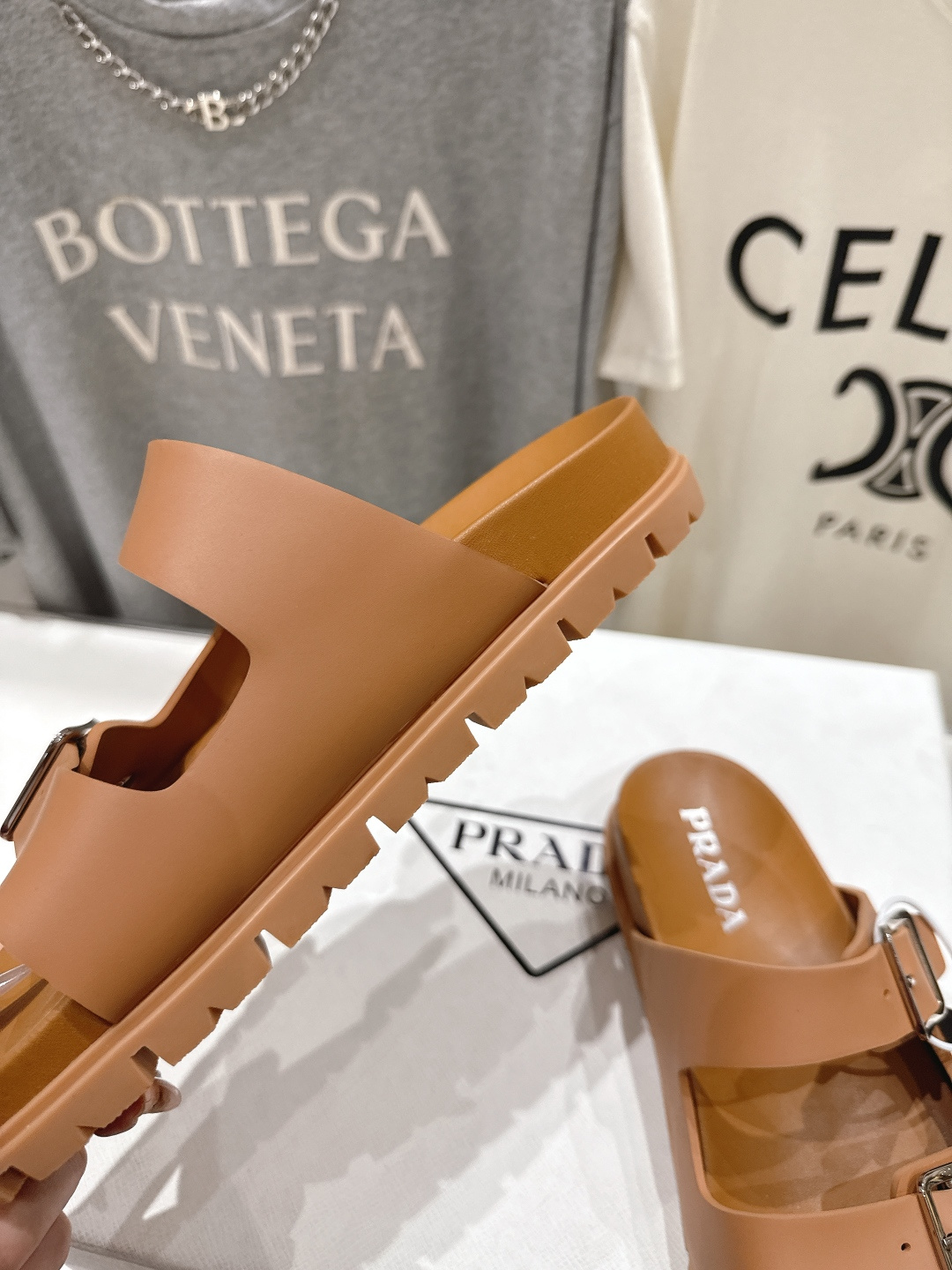 高版本出厂 Prada/普拉达F029 2026ss夏季新款沙滩平底拖鞋这个鞋型真的属于经典不会过时的设