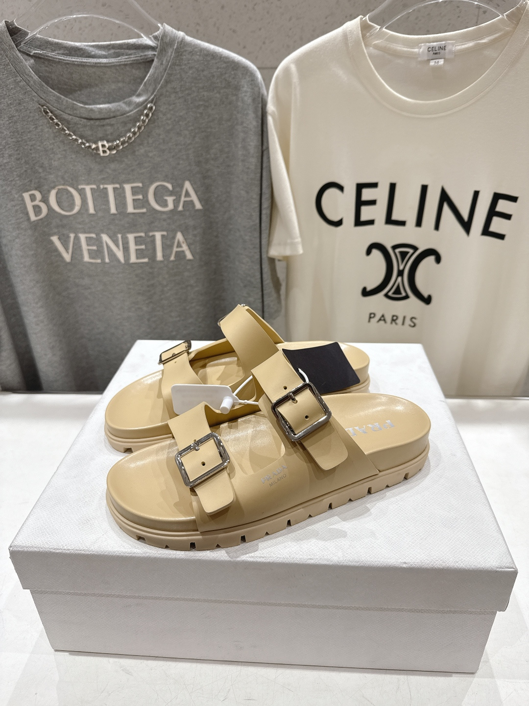 高版本出厂 Prada/普拉达F029 2026ss夏季新款沙滩平底拖鞋这个鞋型真的属于经典不会过时的设