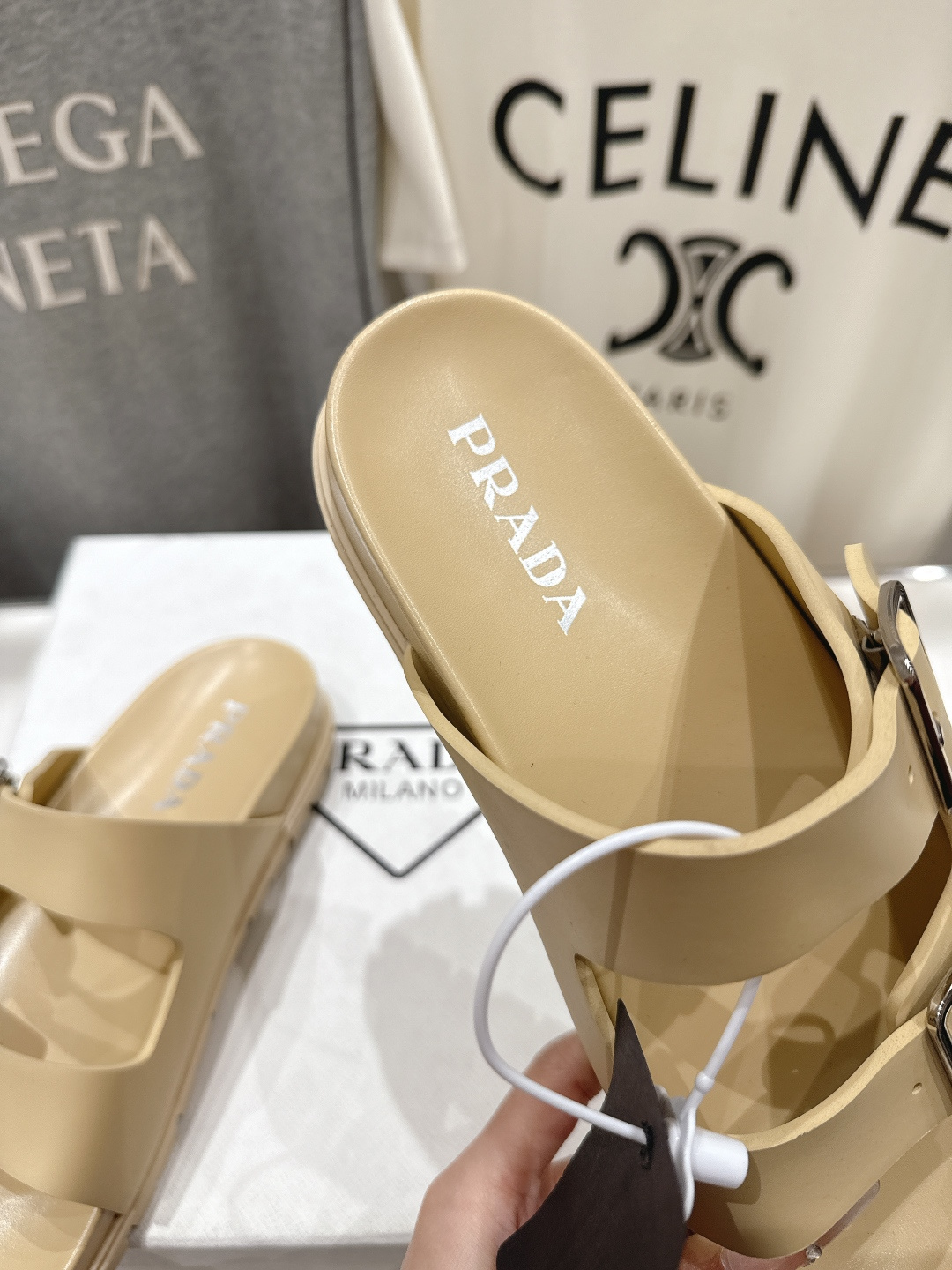 高版本出厂 Prada/普拉达F029 2026ss夏季新款沙滩平底拖鞋这个鞋型真的属于经典不会过时的设