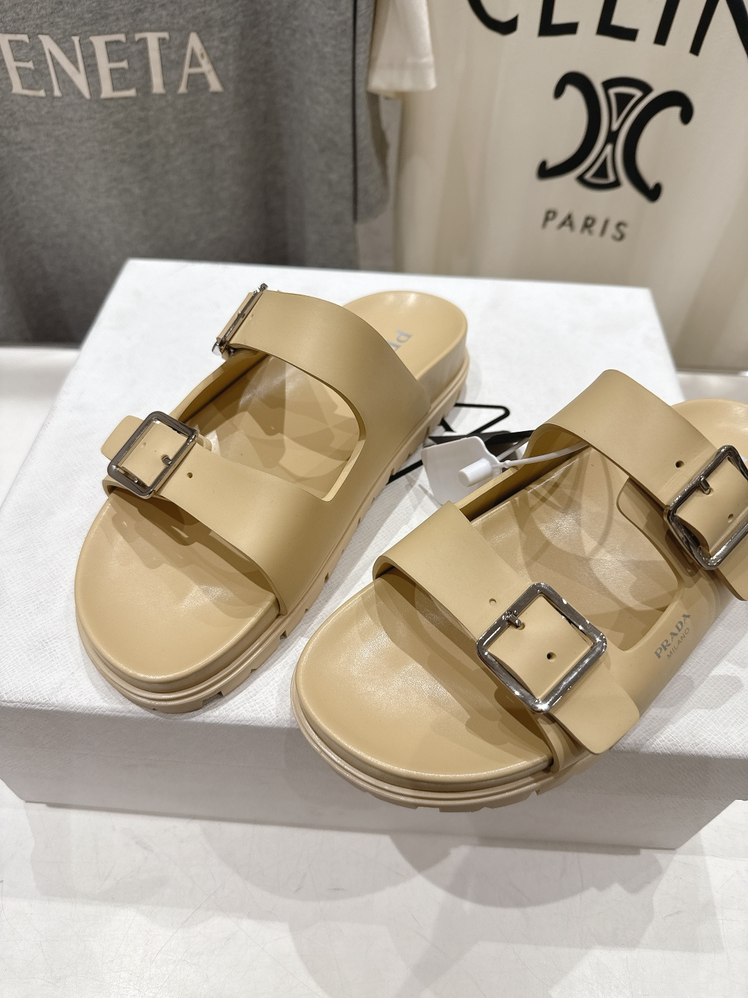 高版本出厂 Prada/普拉达F029 2026ss夏季新款沙滩平底拖鞋这个鞋型真的属于经典不会过时的设