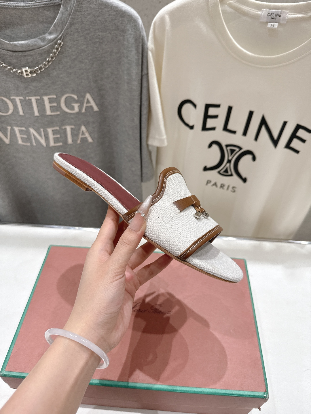 高版本出厂Loro Piana* LP ||诺悠翩雅2026ss夏季新款平底拖鞋‼️【市场顶级品质】𝐋𝐩