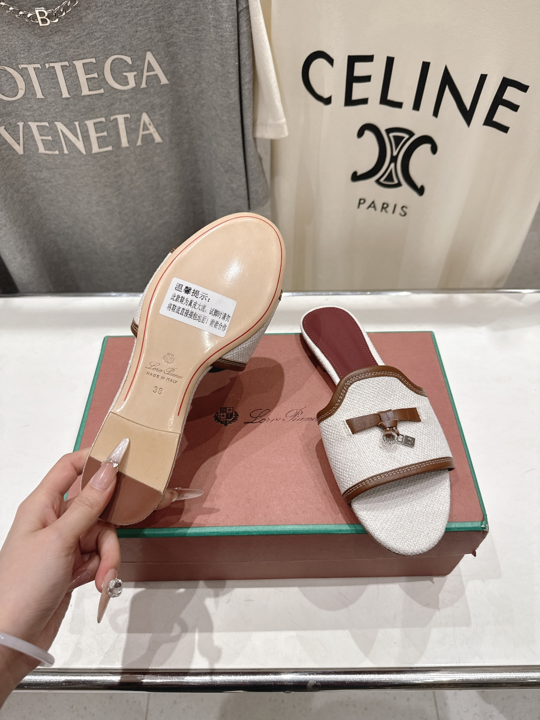 高版本出厂Loro Piana* LP ||诺悠翩雅2026ss夏季新款平底拖鞋‼️【市场顶级品质】𝐋𝐩