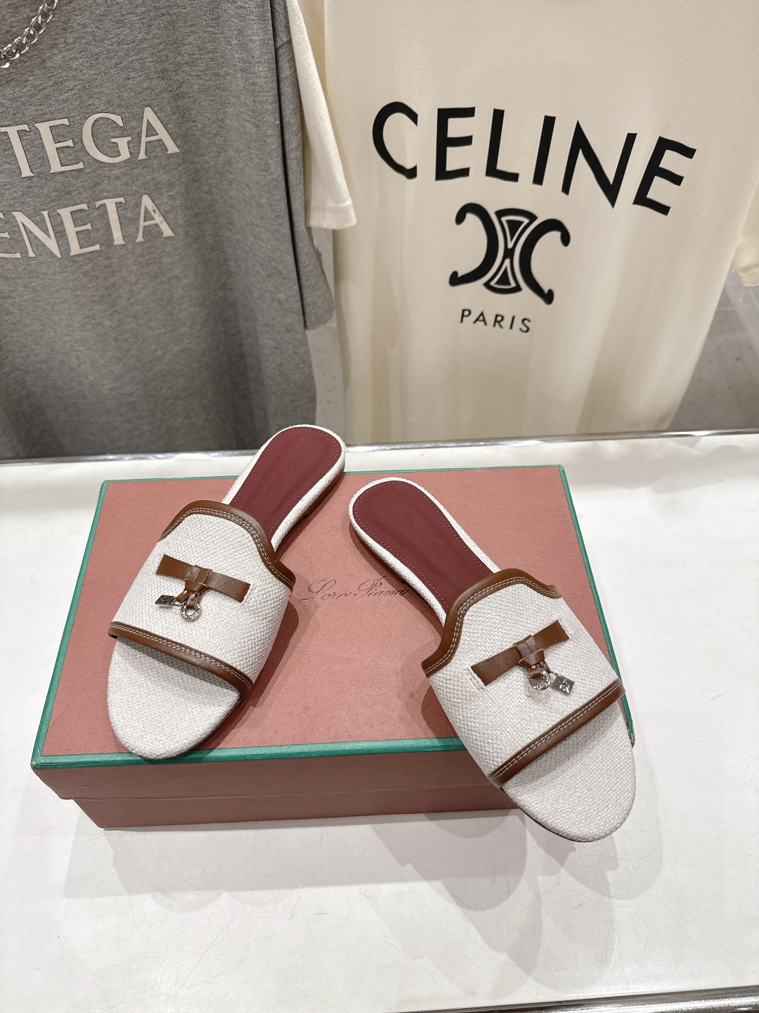 高版本出厂Loro Piana* LP ||诺悠翩雅2026ss夏季新款平底拖鞋‼️【市场顶级品质】𝐋𝐩