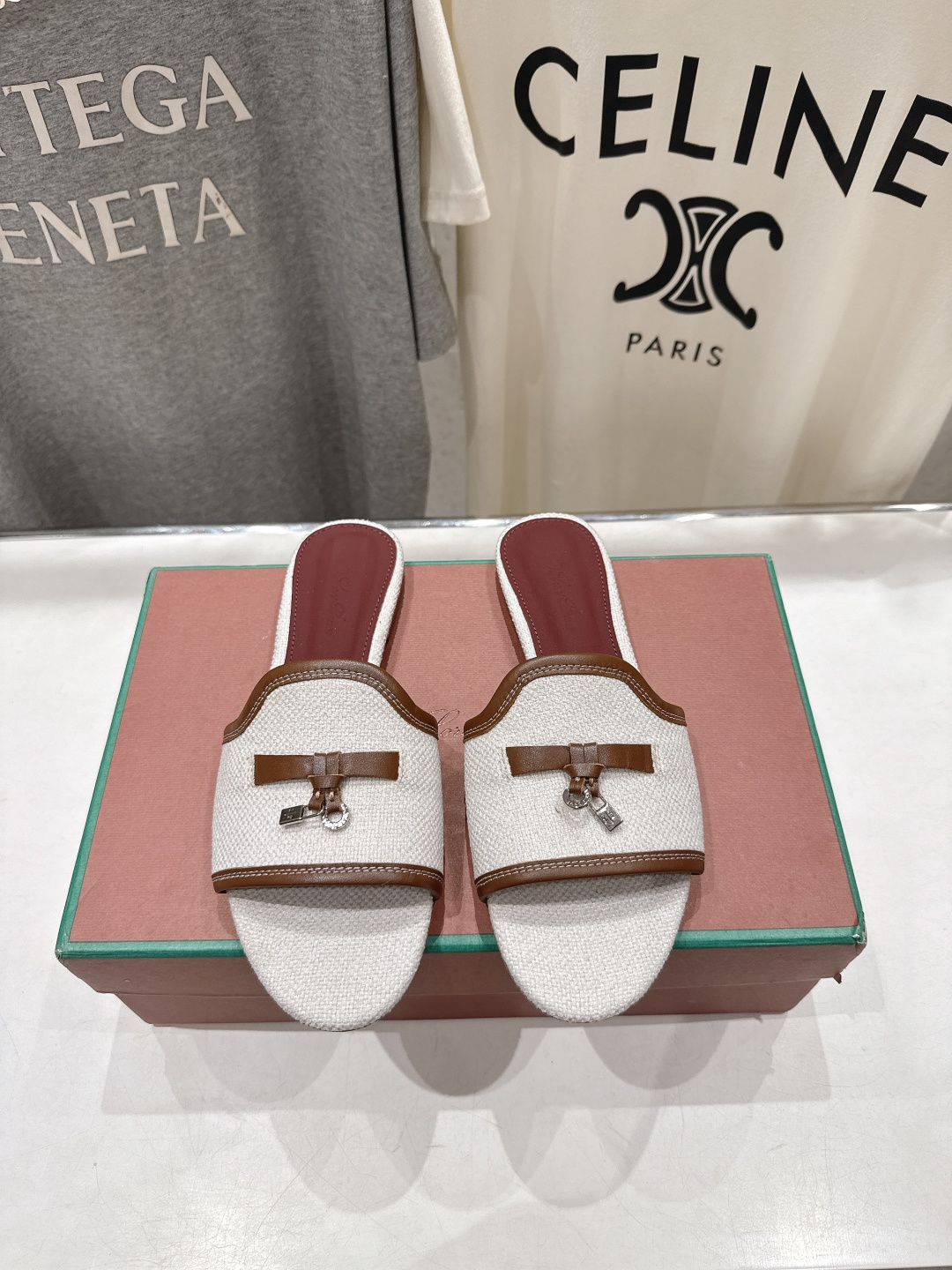 高版本出厂Loro Piana* LP ||诺悠翩雅2026ss夏季新款平底拖鞋‼️【市场顶级品质】𝐋𝐩