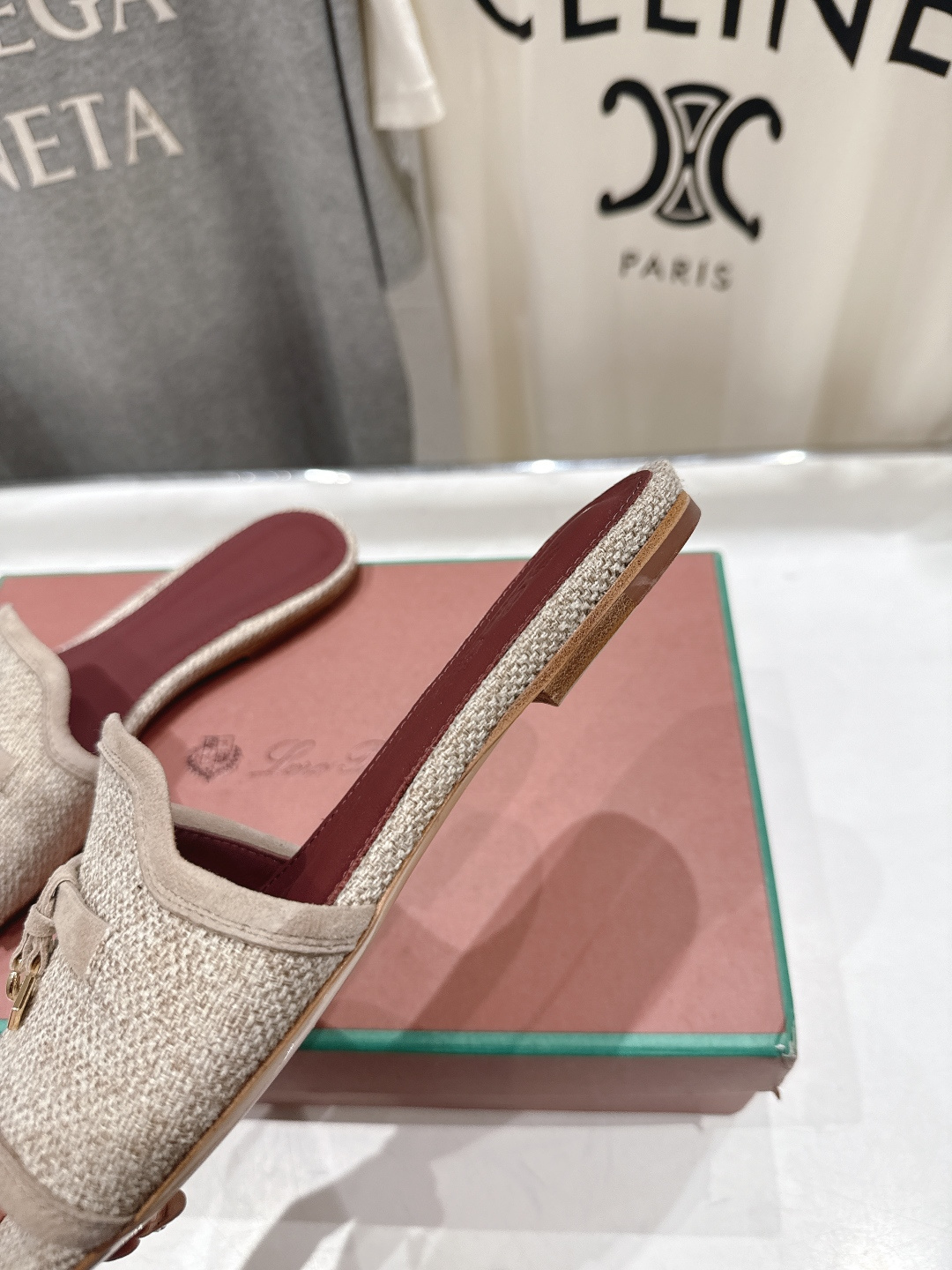 高版本出厂Loro Piana* LP ||诺悠翩雅2026ss夏季新款平底拖鞋‼️【市场顶级品质】𝐋𝐩