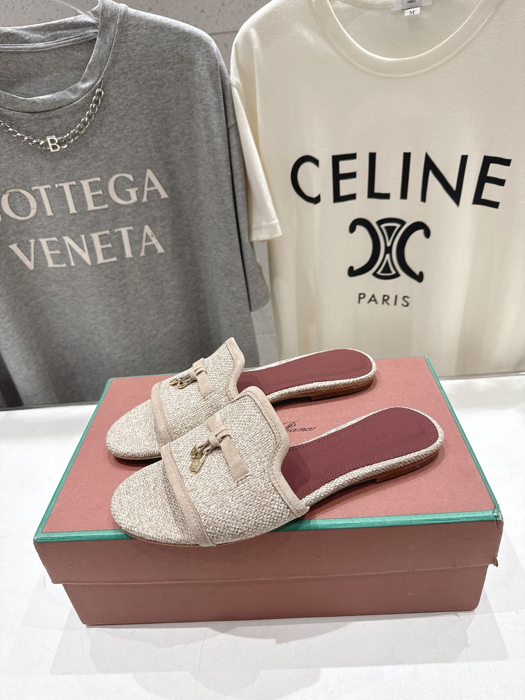 高版本出厂Loro Piana* LP ||诺悠翩雅2026ss夏季新款平底拖鞋‼️【市场顶级品质】𝐋𝐩