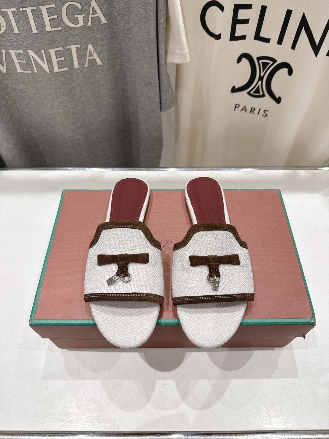 高版本出厂Loro Piana* LP ||诺悠翩雅2026ss夏季新款平底拖鞋‼️【市场顶级品质】𝐋𝐩