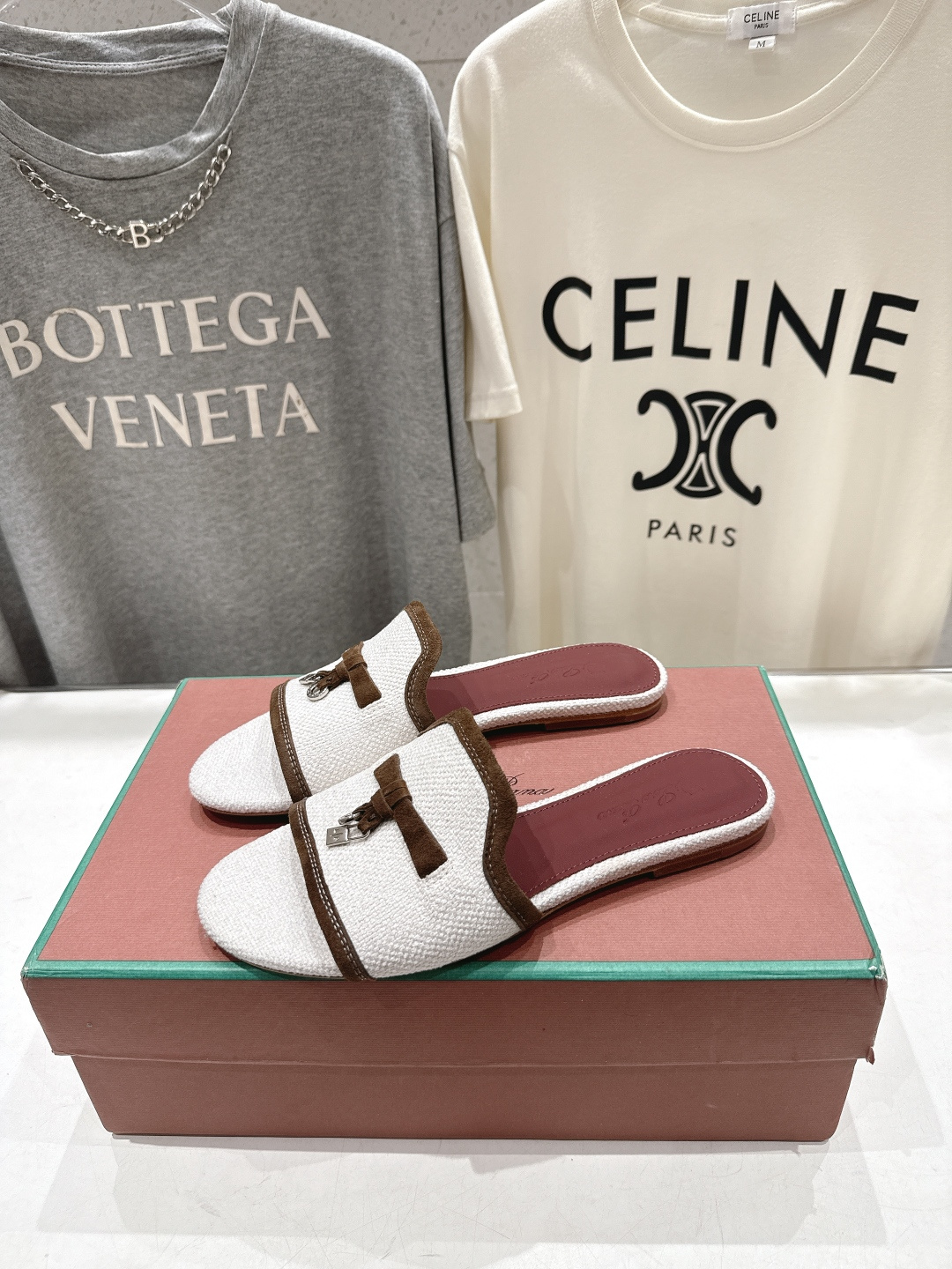 高版本出厂Loro Piana* LP ||诺悠翩雅2026ss夏季新款平底拖鞋‼️【市场顶级品质】𝐋𝐩