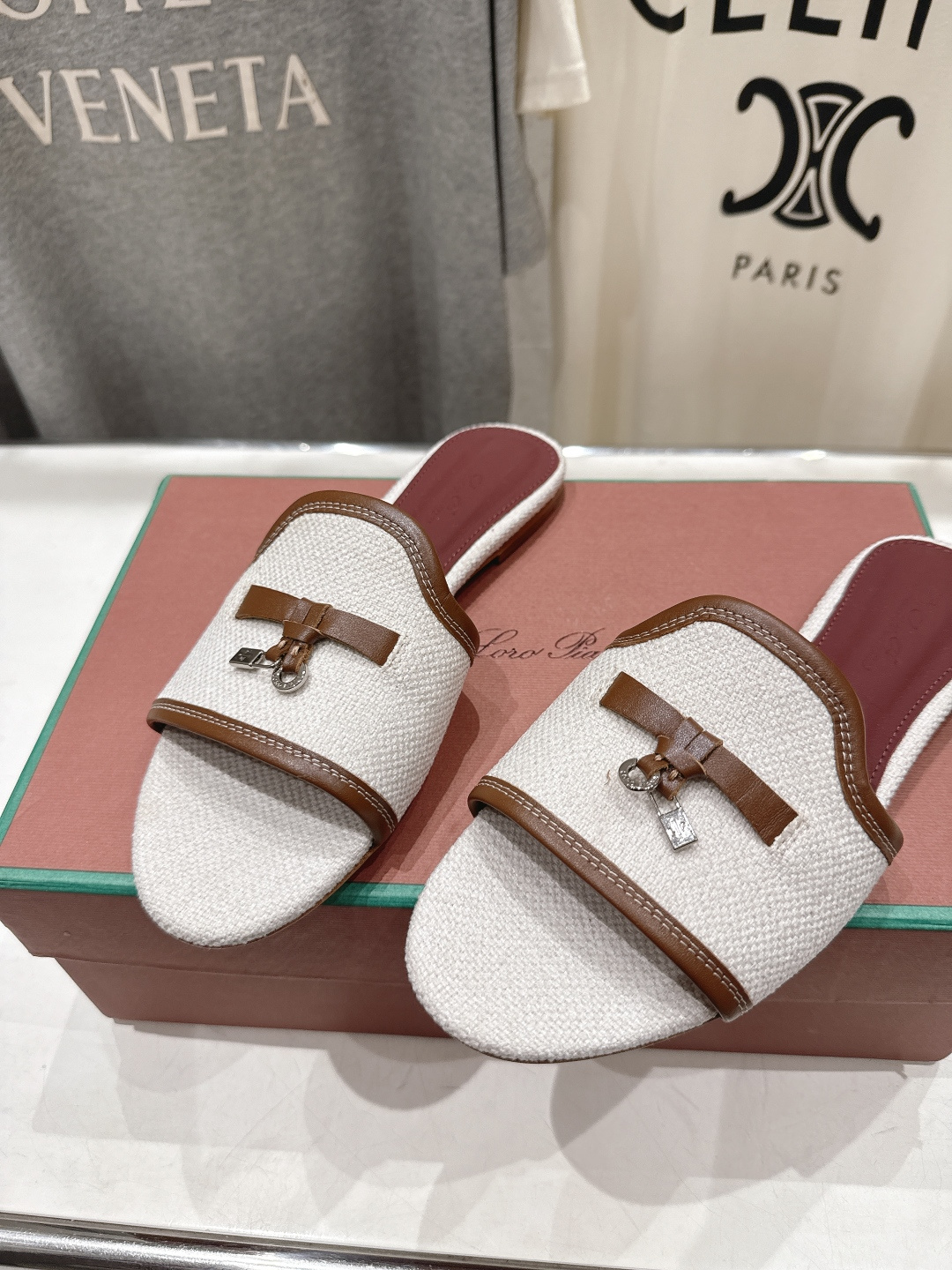 高版本出厂Loro Piana* LP ||诺悠翩雅2026ss夏季新款平底拖鞋‼️【市场顶级品质】𝐋𝐩