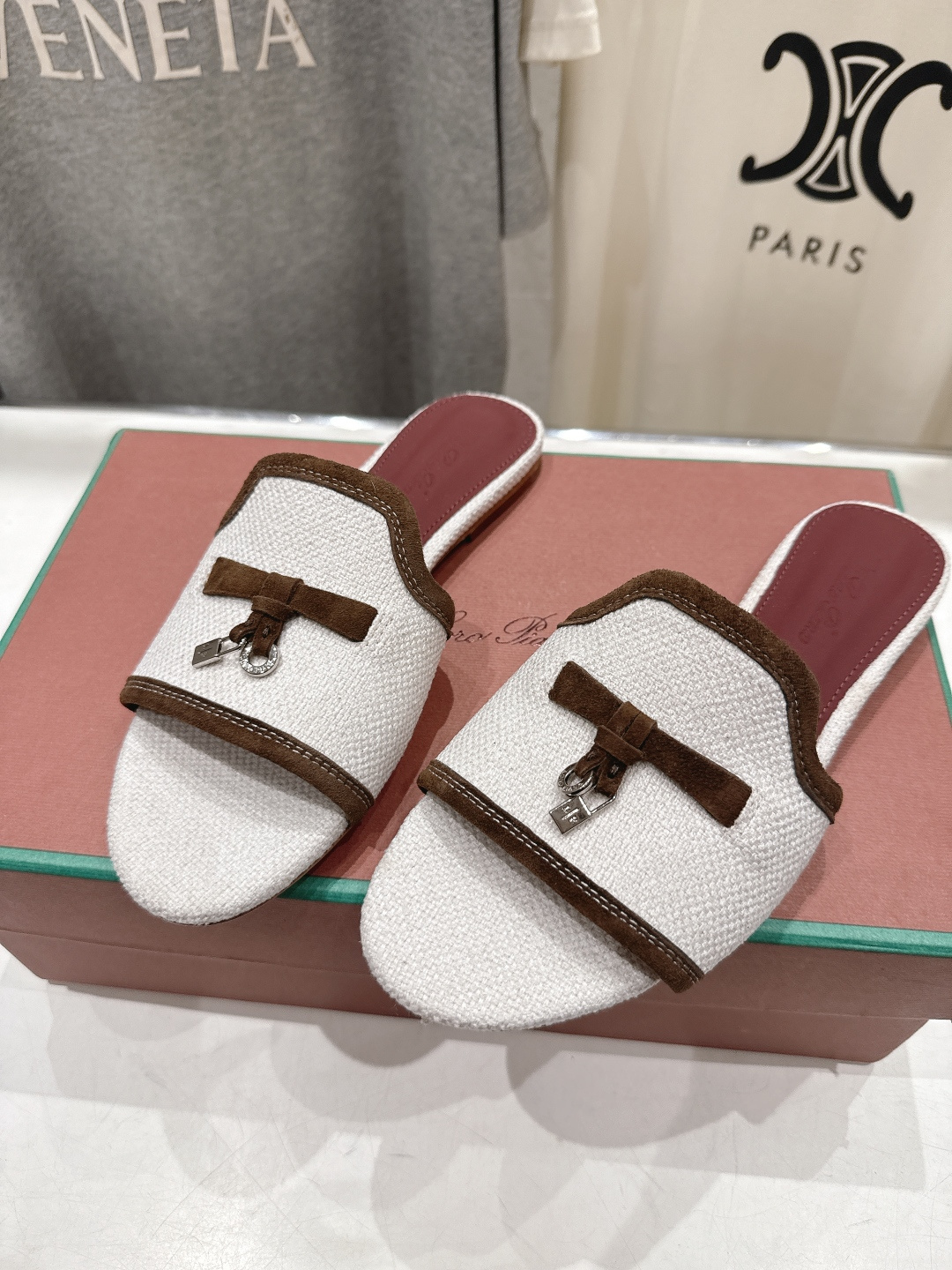 高版本出厂Loro Piana* LP ||诺悠翩雅2026ss夏季新款平底拖鞋‼️【市场顶级品质】𝐋𝐩