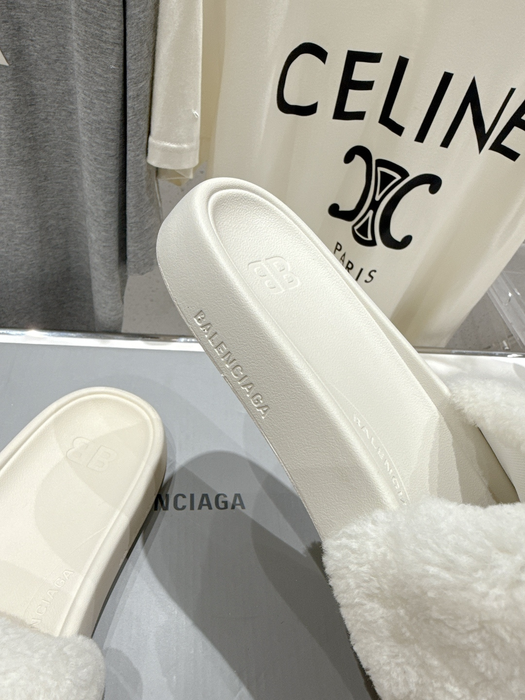 高版本出厂 Balenciaga* 巴黎世家F036 2026ss夏季新款平底沙滩拖鞋～高级感满满当当！