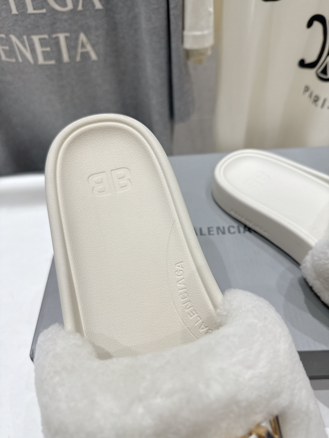 高版本出厂 Balenciaga* 巴黎世家F036 2026ss夏季新款平底沙滩拖鞋～高级感满满当当！