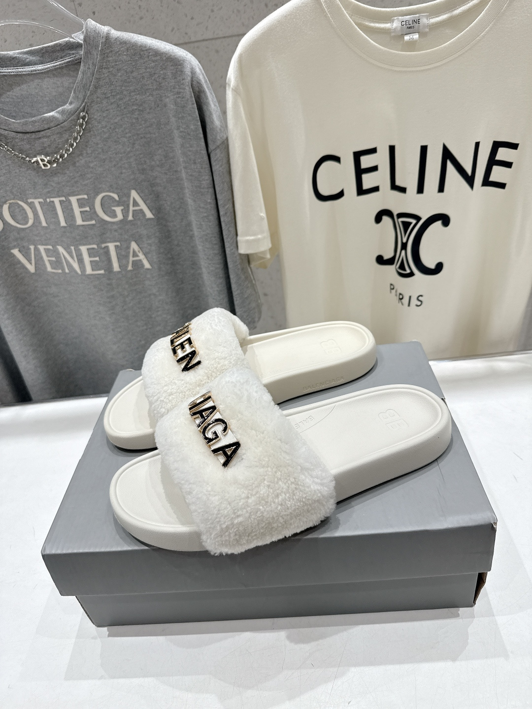 高版本出厂 Balenciaga* 巴黎世家F036 2026ss夏季新款平底沙滩拖鞋～高级感满满当当！