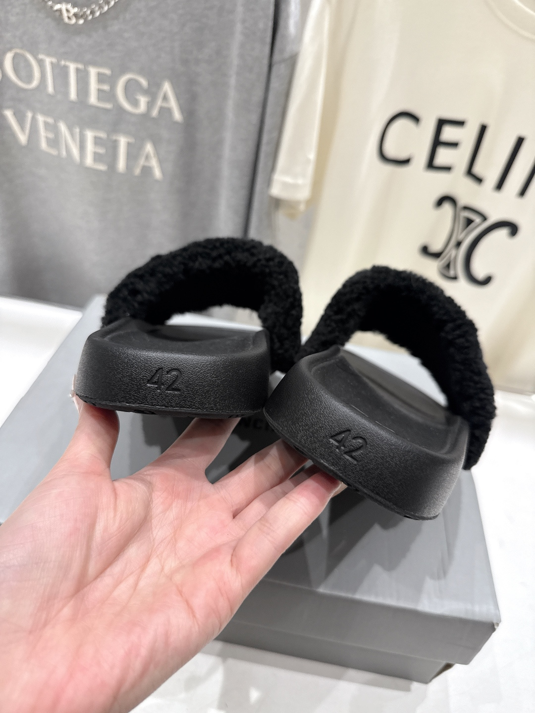 高版本出厂 Balenciaga* 巴黎世家F036 2026ss夏季新款平底沙滩拖鞋～高级感满满当当！