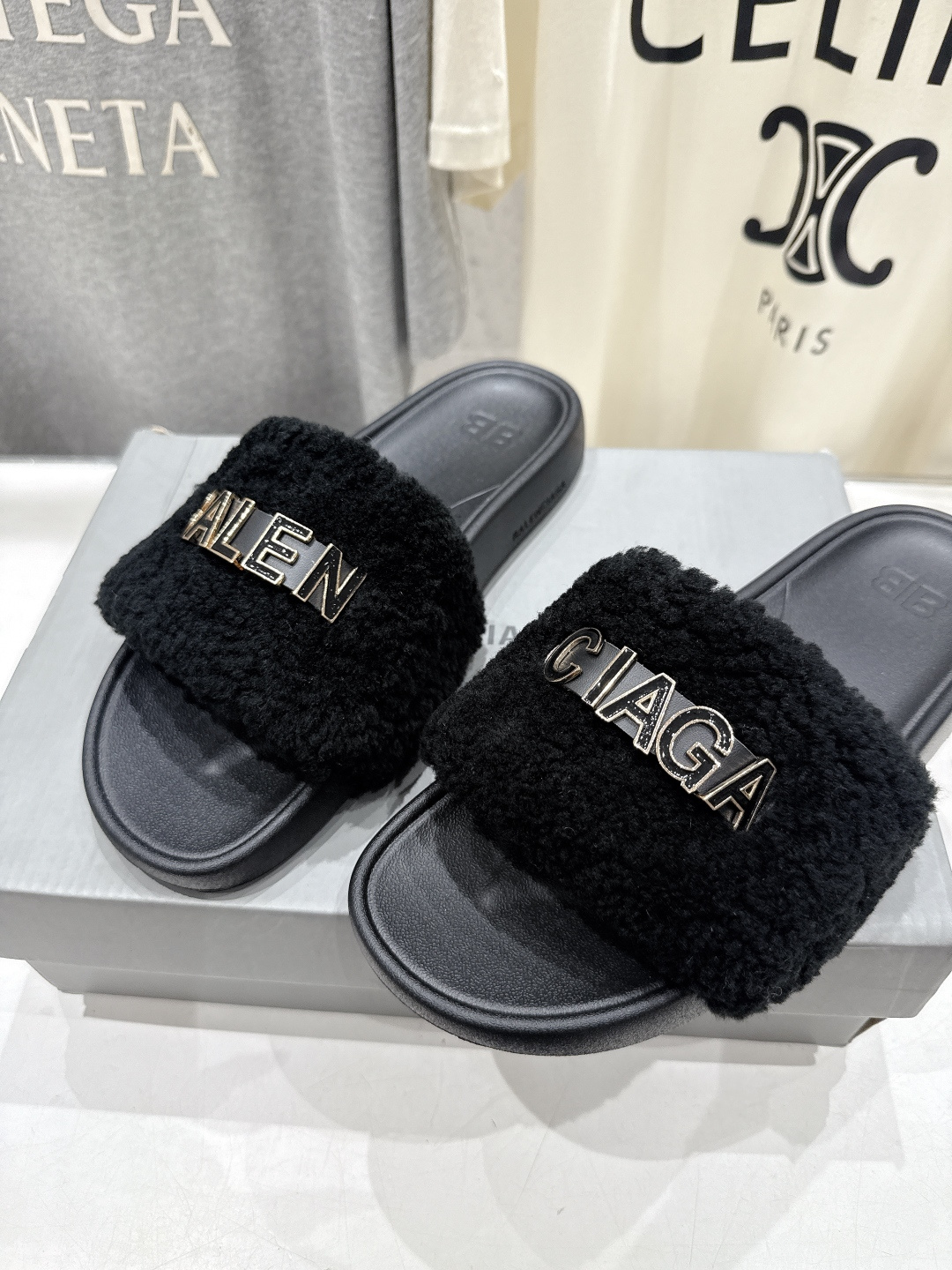 高版本出厂 Balenciaga* 巴黎世家F036 2026ss夏季新款平底沙滩拖鞋～高级感满满当当！