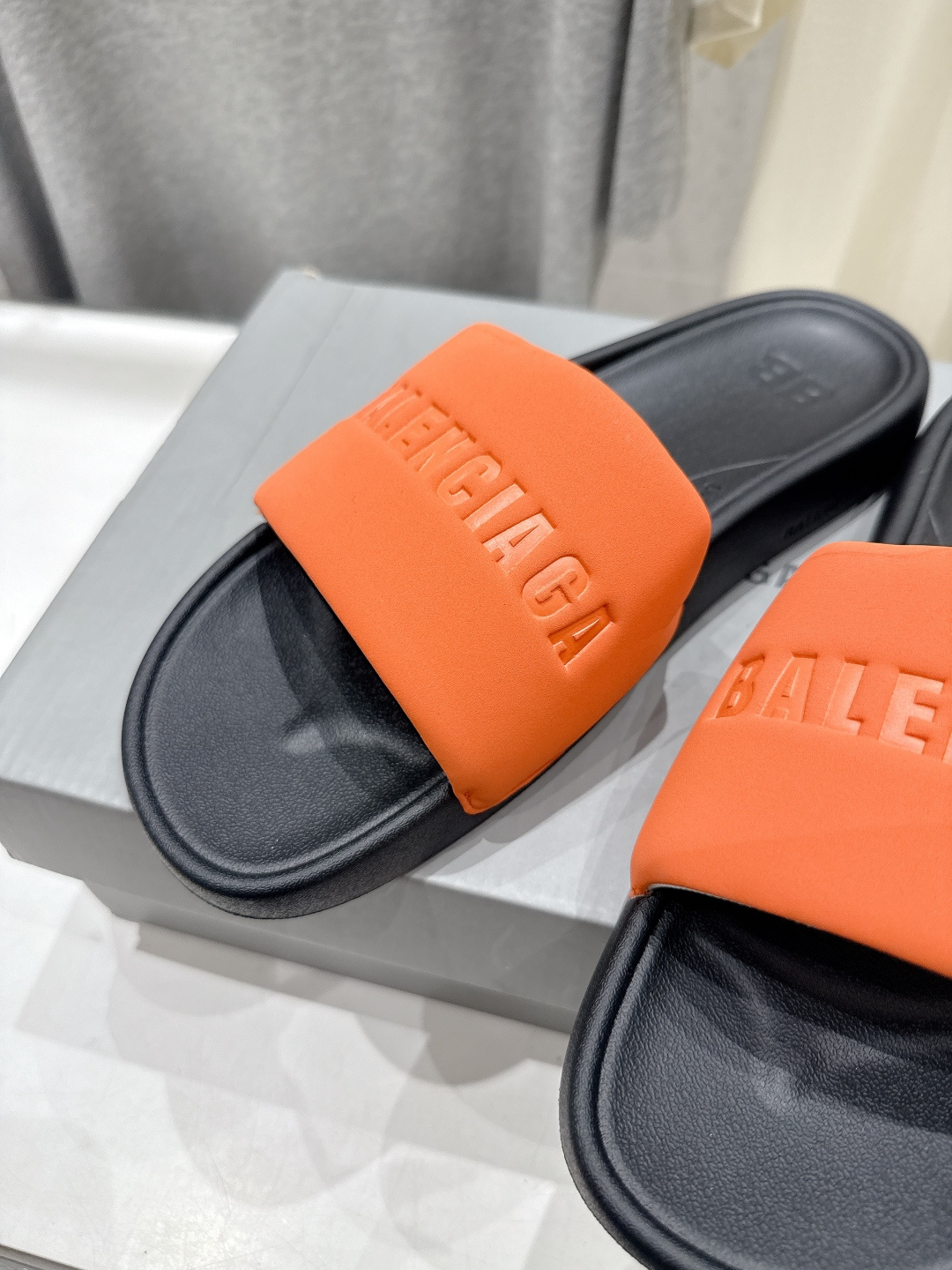 高版本出厂 Balenciaga* 巴黎世家F036 2026ss夏季新款平底沙滩拖鞋～高级感满满当当！