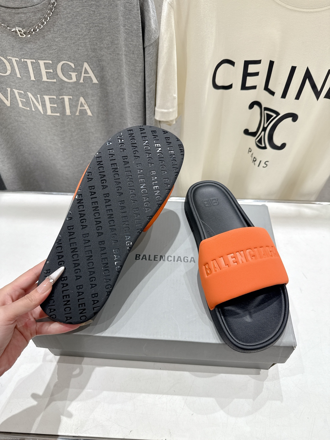 高版本出厂 Balenciaga* 巴黎世家F036 2026ss夏季新款平底沙滩拖鞋～高级感满满当当！