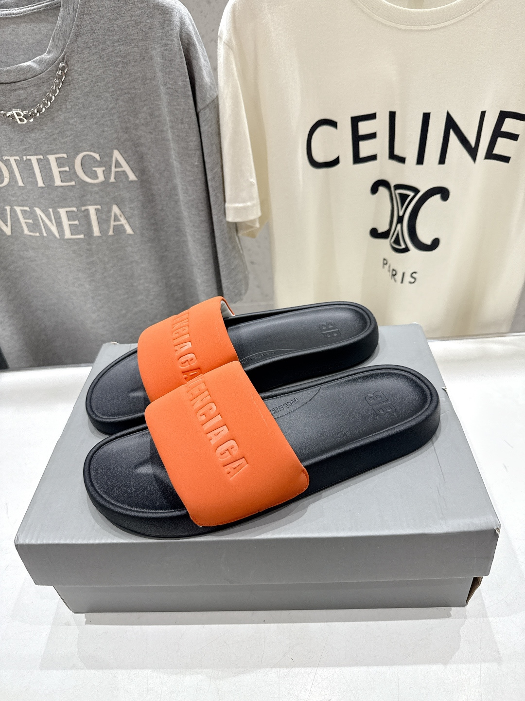 高版本出厂 Balenciaga* 巴黎世家F036 2026ss夏季新款平底沙滩拖鞋～高级感满满当当！