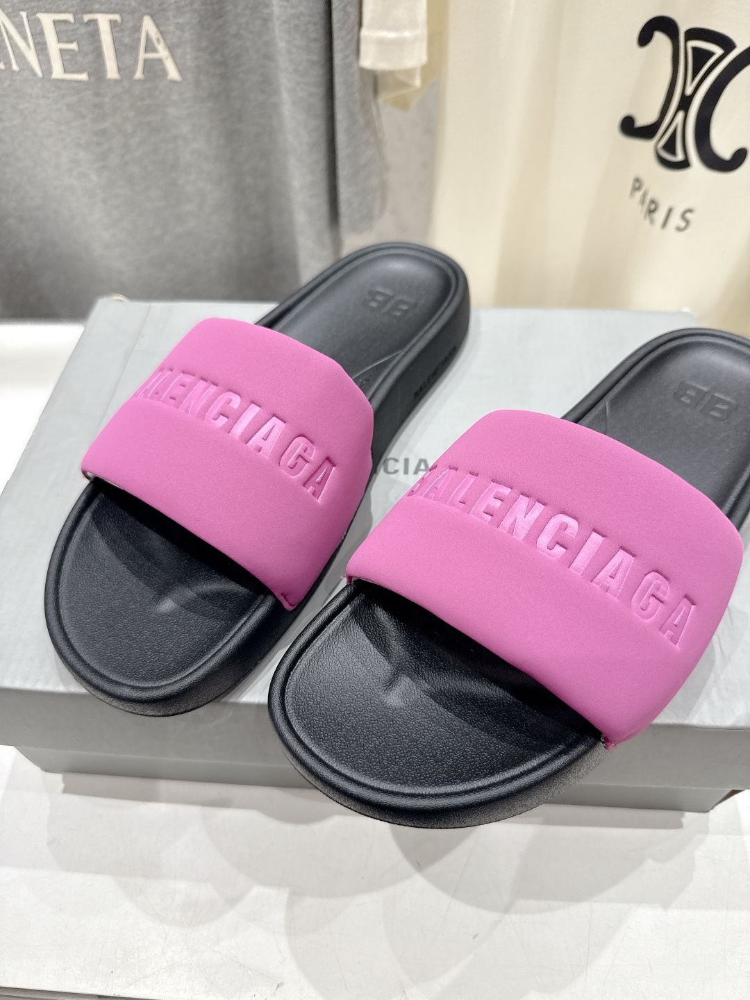 高版本出厂 Balenciaga* 巴黎世家F036 2026ss夏季新款平底沙滩拖鞋～高级感满满当当！