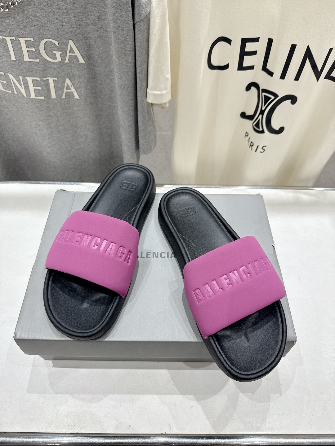 高版本出厂 Balenciaga* 巴黎世家F036 2026ss夏季新款平底沙滩拖鞋～高级感满满当当！