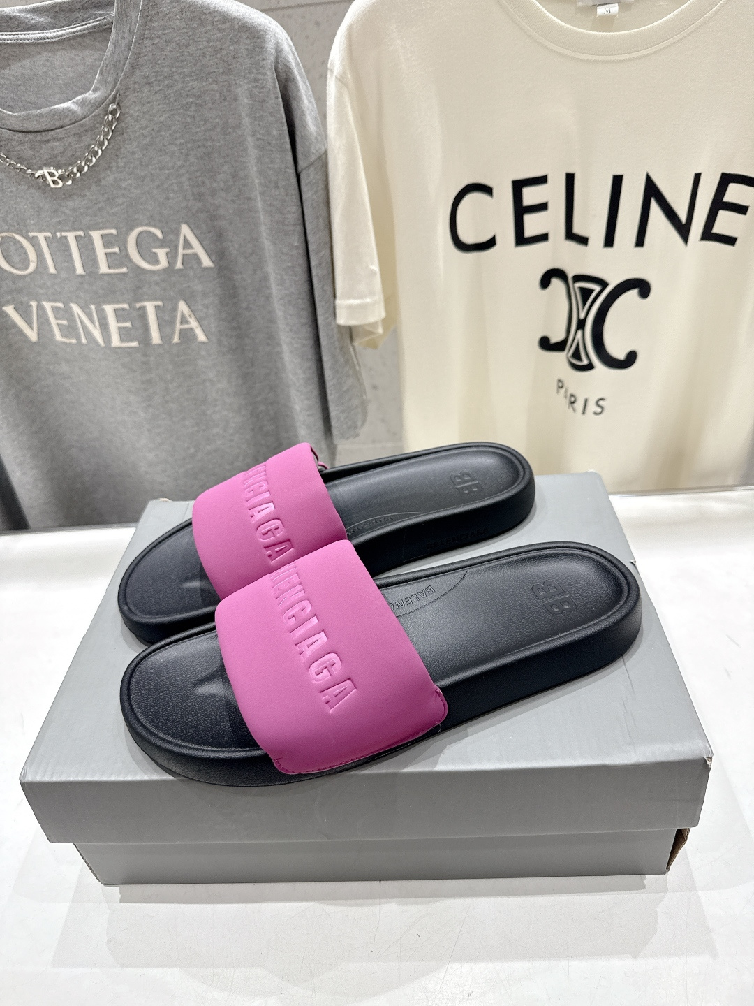 高版本出厂 Balenciaga* 巴黎世家F036 2026ss夏季新款平底沙滩拖鞋～高级感满满当当！