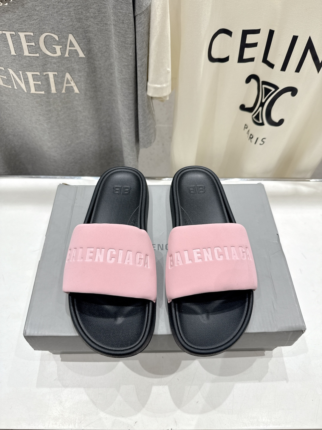 高版本出厂 Balenciaga* 巴黎世家F036 2026ss夏季新款平底沙滩拖鞋～高级感满满当当！