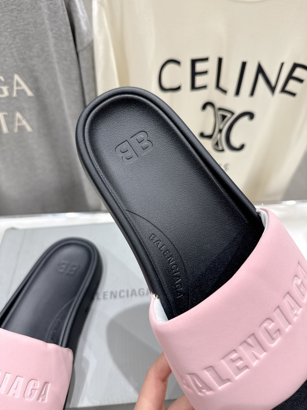 高版本出厂 Balenciaga* 巴黎世家F036 2026ss夏季新款平底沙滩拖鞋～高级感满满当当！