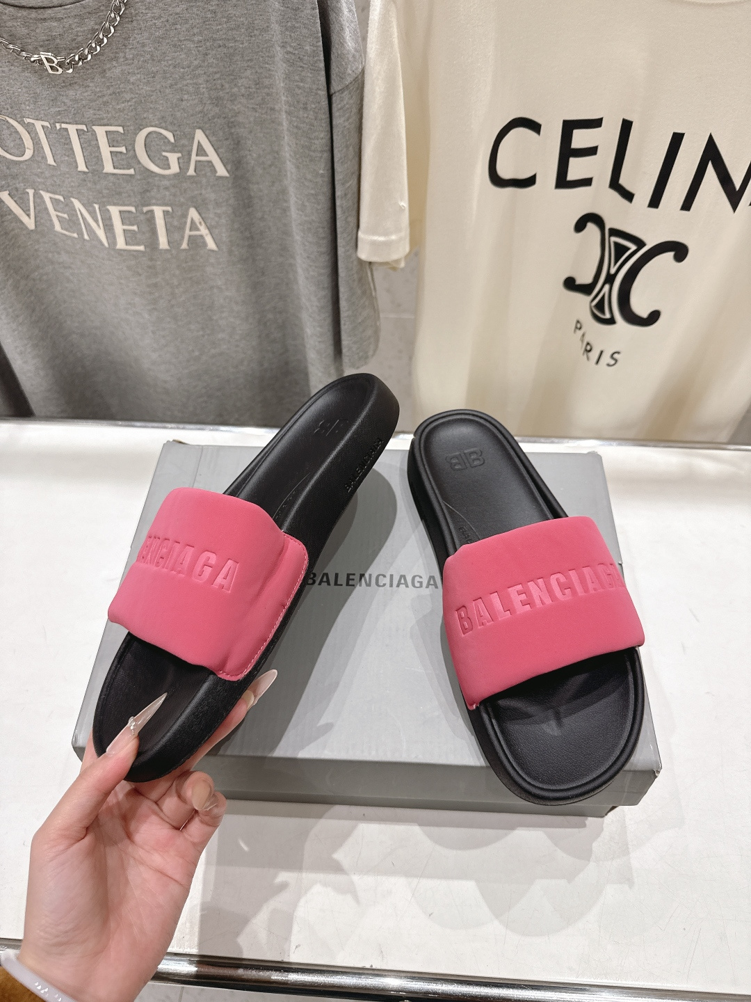 高版本出厂 Balenciaga* 巴黎世家F036 2026ss夏季新款平底沙滩拖鞋～高级感满满当当！