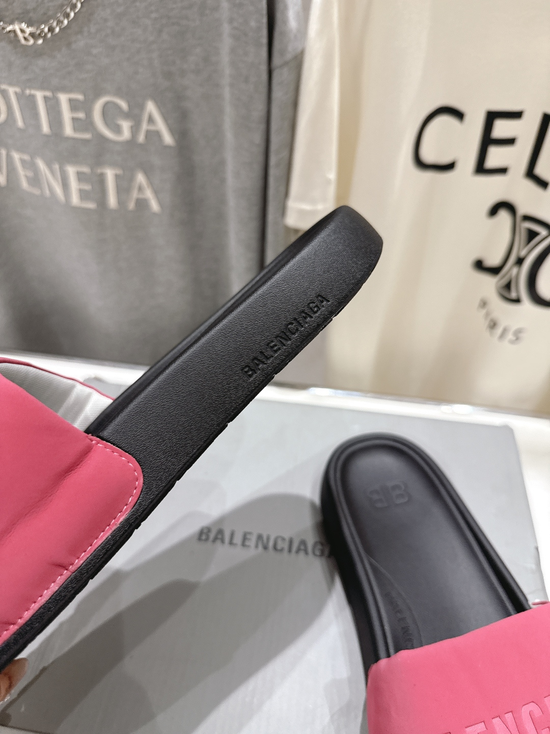 高版本出厂 Balenciaga* 巴黎世家F036 2026ss夏季新款平底沙滩拖鞋～高级感满满当当！