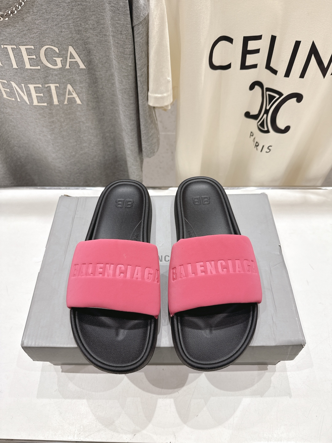 高版本出厂 Balenciaga* 巴黎世家F036 2026ss夏季新款平底沙滩拖鞋～高级感满满当当！