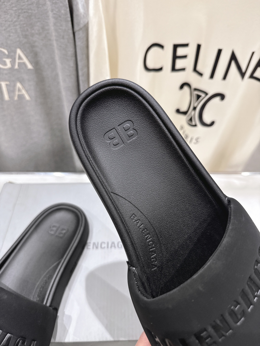 高版本出厂 Balenciaga* 巴黎世家F036 2026ss夏季新款平底沙滩拖鞋～高级感满满当当！