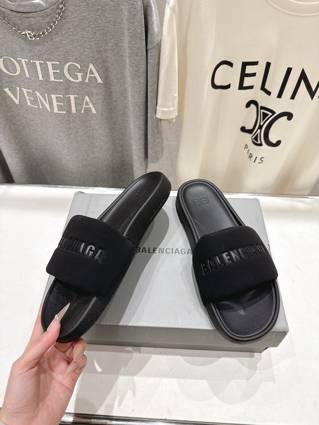 高版本出厂 Balenciaga* 巴黎世家F036 2026ss夏季新款平底沙滩拖鞋～高级感满满当当！