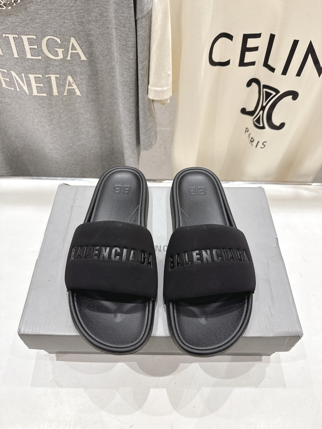 高版本出厂 Balenciaga* 巴黎世家F036 2026ss夏季新款平底沙滩拖鞋～高级感满满当当！