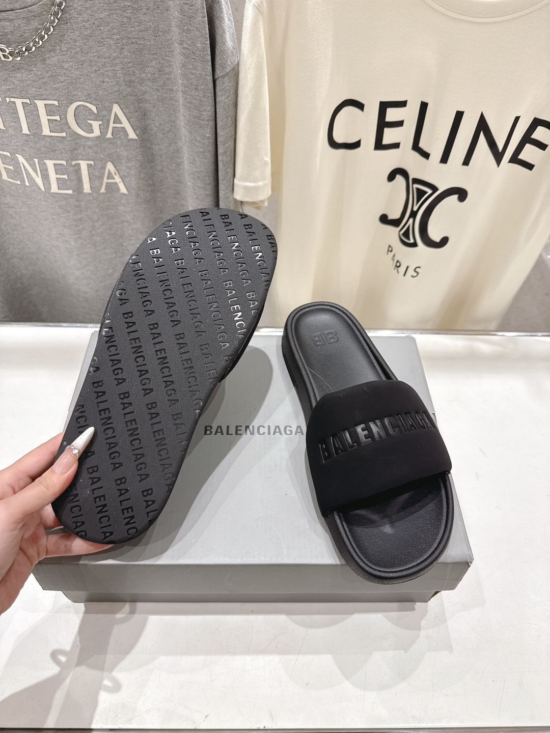高版本出厂 Balenciaga* 巴黎世家F036 2026ss夏季新款平底沙滩拖鞋～高级感满满当当！