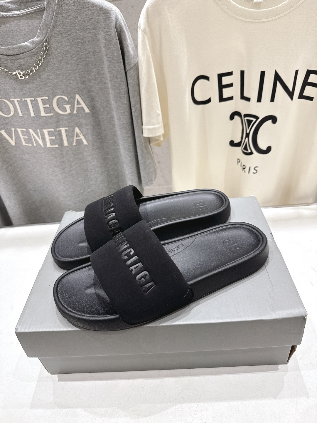 高版本出厂 Balenciaga* 巴黎世家F036 2026ss夏季新款平底沙滩拖鞋～高级感满满当当！