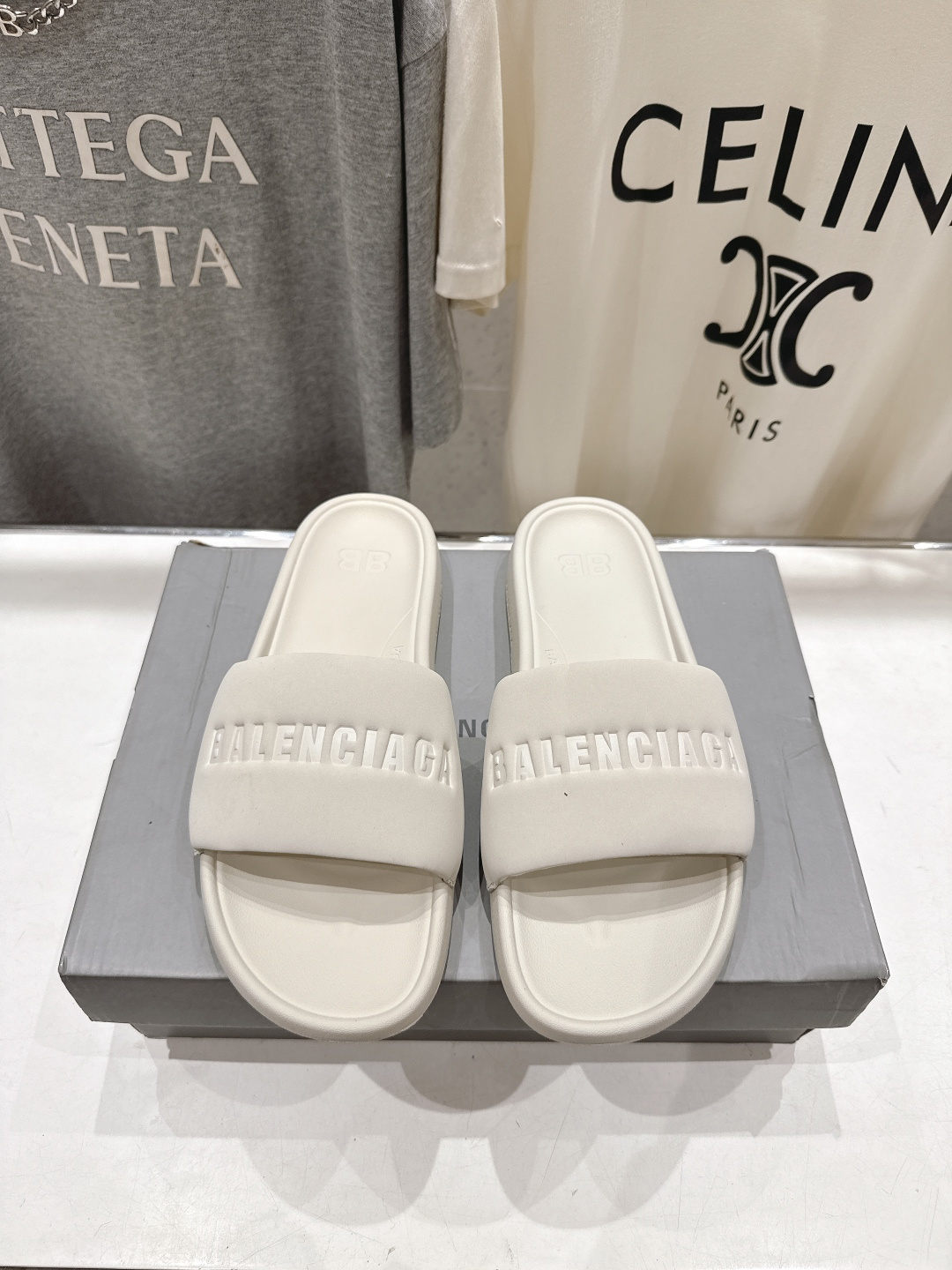 高版本出厂 Balenciaga* 巴黎世家F036 2026ss夏季新款平底沙滩拖鞋～高级感满满当当！