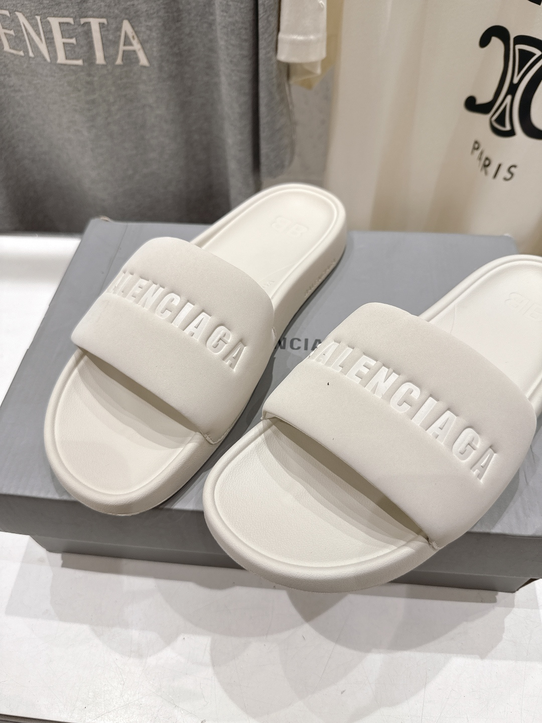 高版本出厂 Balenciaga* 巴黎世家F036 2026ss夏季新款平底沙滩拖鞋～高级感满满当当！