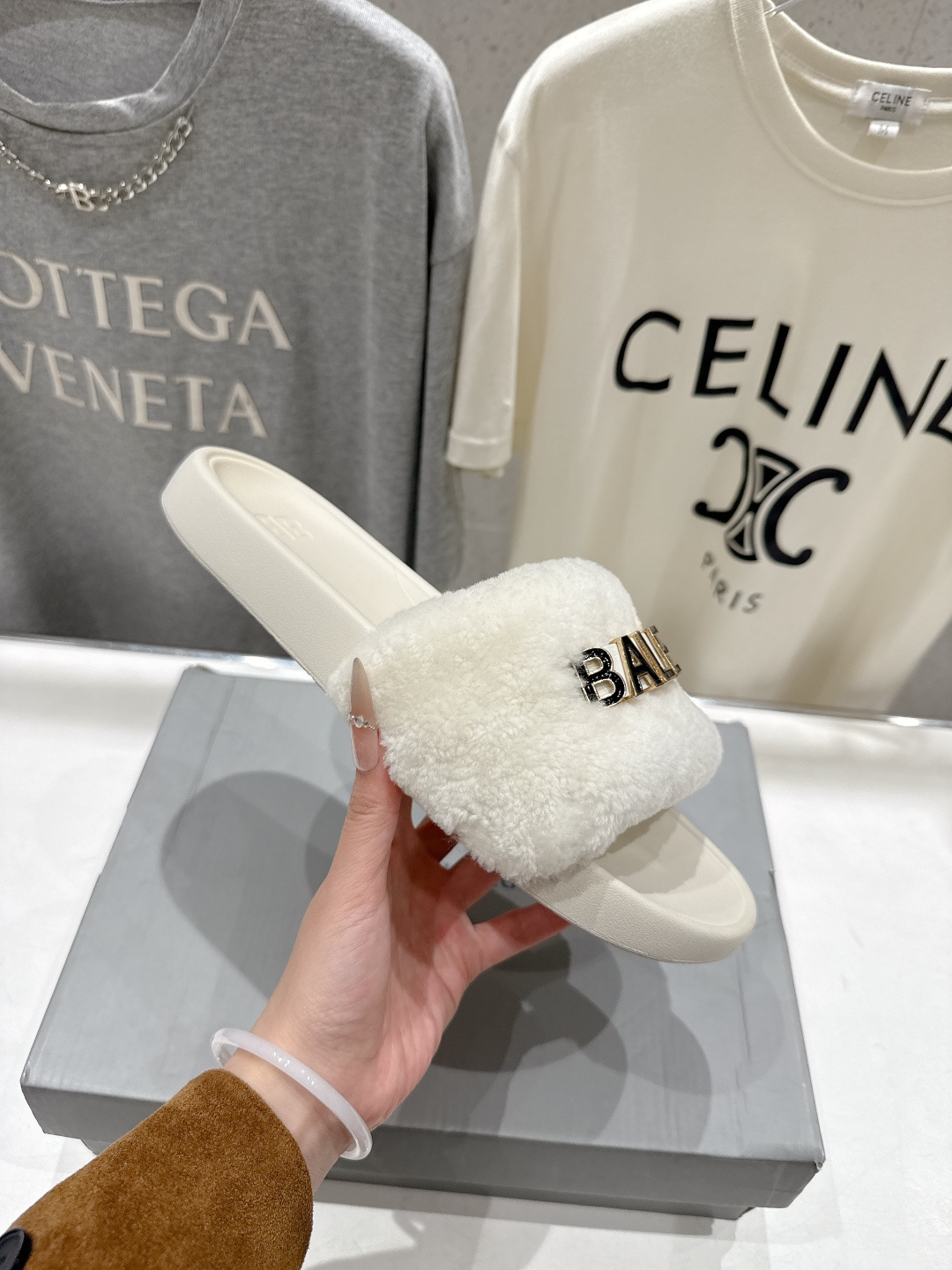 高版本出厂 Balenciaga* 巴黎世家F036 2026ss夏季新款平底沙滩拖鞋～高级感满满当当！