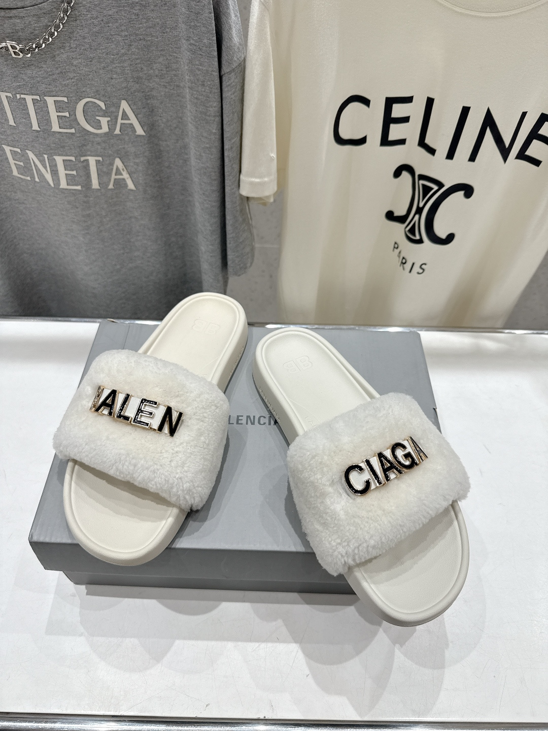 高版本出厂 Balenciaga* 巴黎世家F036 2026ss夏季新款平底沙滩拖鞋～高级感满满当当！