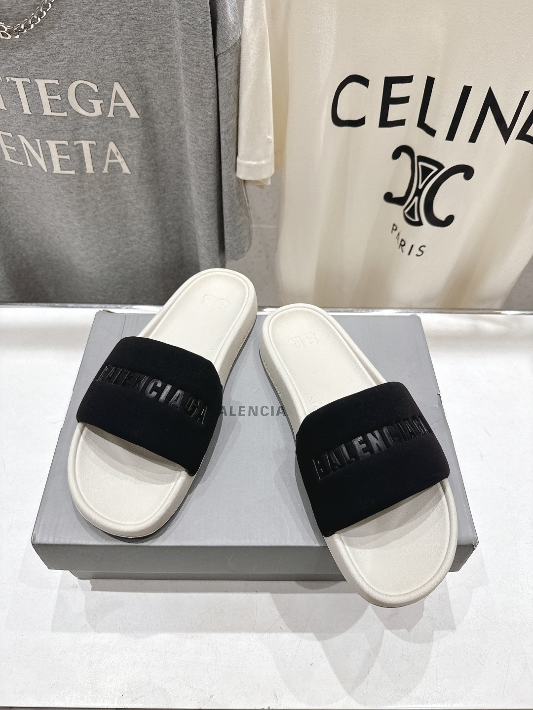 高版本出厂 Balenciaga* 巴黎世家F036 2026ss夏季新款平底沙滩拖鞋～高级感满满当当！