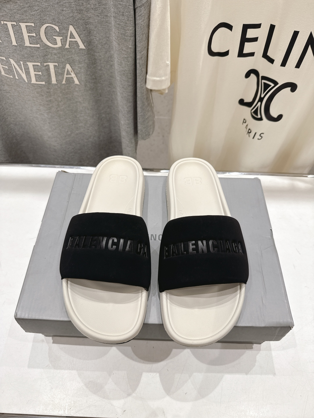 高版本出厂 Balenciaga* 巴黎世家F036 2026ss夏季新款平底沙滩拖鞋～高级感满满当当！